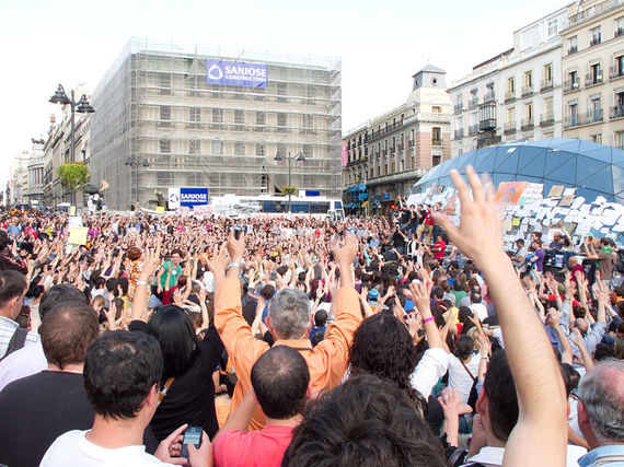 Λαϊκή συνέλευση του 15Μ στην Πουερτα ντελ Σολ το Μάιο του 2011 Φωτογραφία: Kadellar / Wikicommons