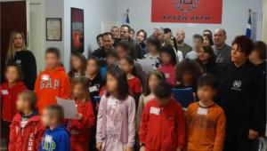 Από τον «κύκλο πνευματικής αφύπνισης» παιδιών του Δημοτικού, στην Αρτέμιδα, το περασμένο Σάββατο. Οι φωτογραφίες αναρτήθηκαν χθες το απόγευμα στην επίσημη ιστοσελίδα της Χρυσής Αυγής